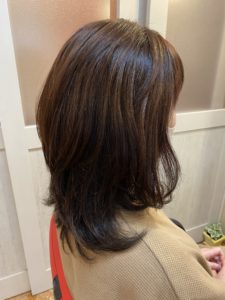 縮毛矯正をした後のスタイルとは思えない